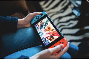 Nintendo Switch: Nezastavitelný úspěch s mírně klesajícími prodeji